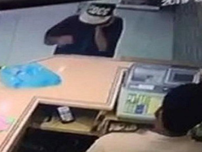 اضغط لمشاهدة الفيديو: حيلة جديدة لسرقة المقال من المطاعم السعودية